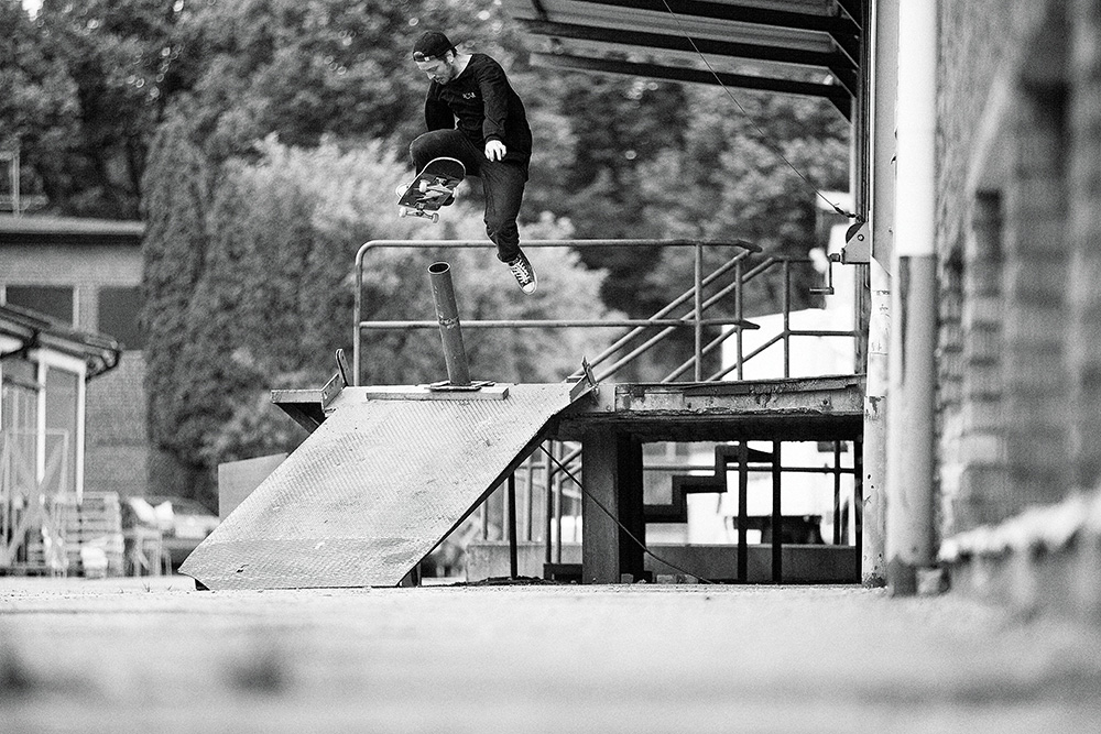 PONTUS ALV POLAR SKATE CO, SKATE PHOTO