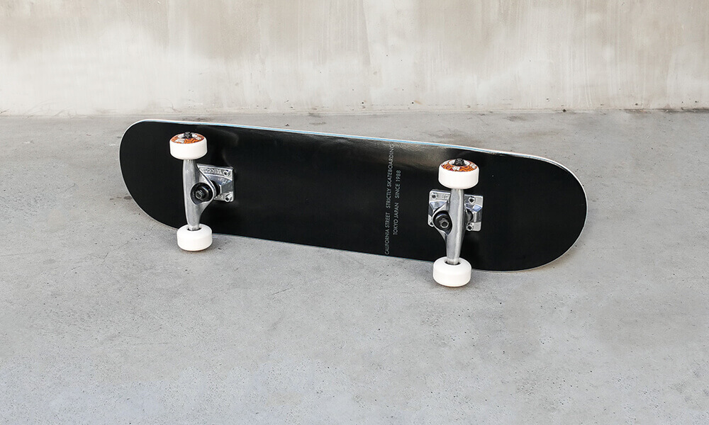 カリフォルニアストリート当店オリジナル子供用・スケートボード完成品（コンプリートセット）BONES STF 52