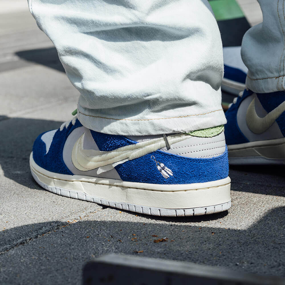 商品情報】 NIKE SB シューズ DUNK LOW PRO QS x FLY STREETWEAR