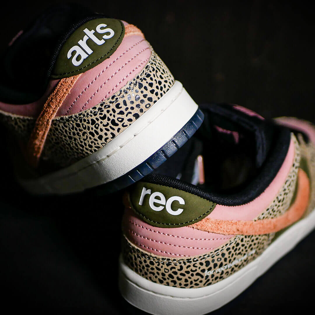 NIKE SB シューズ DUNK LOW PRO QS x Arts-Rec Skateshop IH3211-200 05