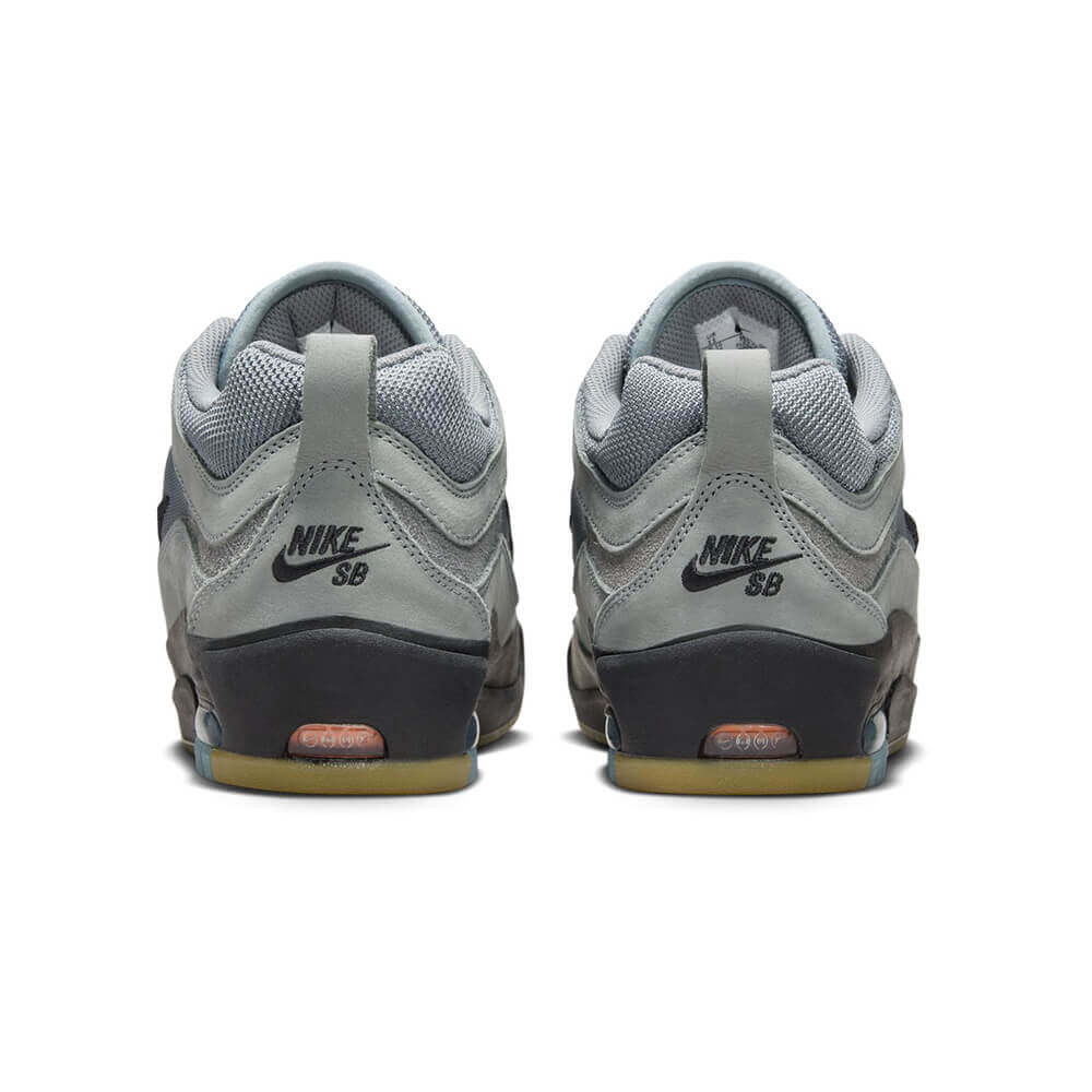 NIKE SB（ナイキエスビー）シューズ AIR MAX ISHOD ISO（ORANGE LABEL）HJ4299-001 GREY BLACK 02