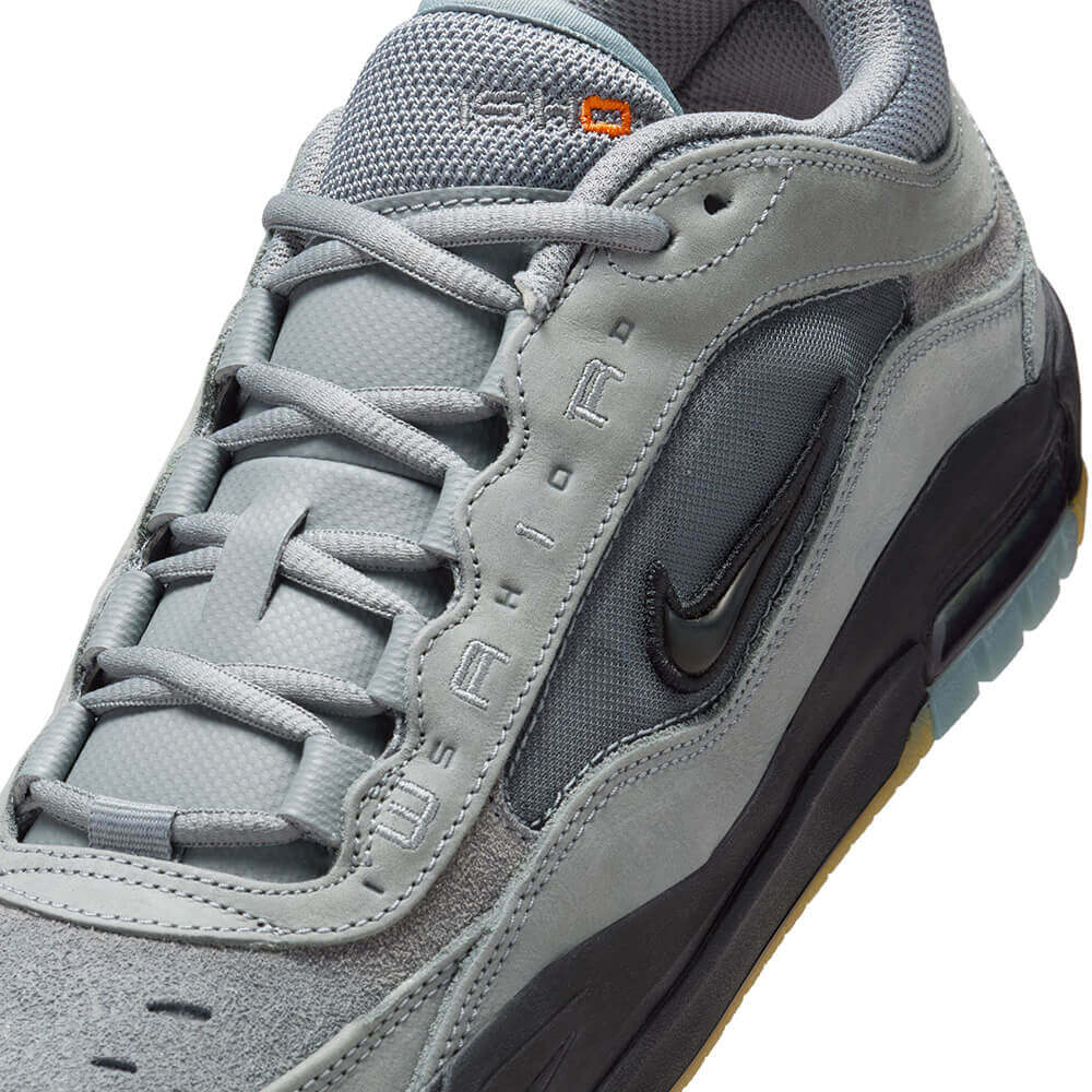 NIKE SB（ナイキエスビー）シューズ AIR MAX ISHOD ISO（ORANGE LABEL）HJ4299-001 GREY BLACK 08