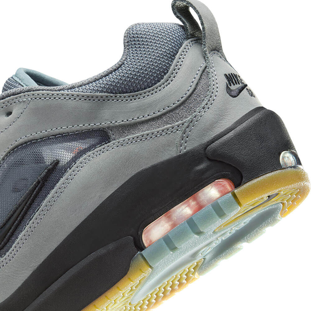 NIKE SB（ナイキエスビー）シューズ AIR MAX ISHOD ISO（ORANGE LABEL）HJ4299-001 GREY BLACK 09