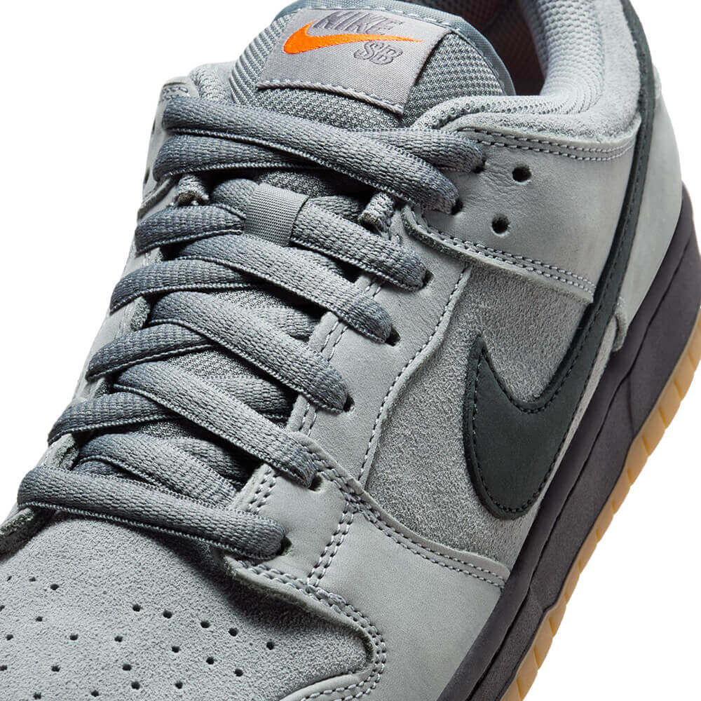 NIKE SB（ナイキエスビー）シューズ DUNK LOW PRO ISO（ORANGE LABEL）FJ1674-002 GREY BLACK 08