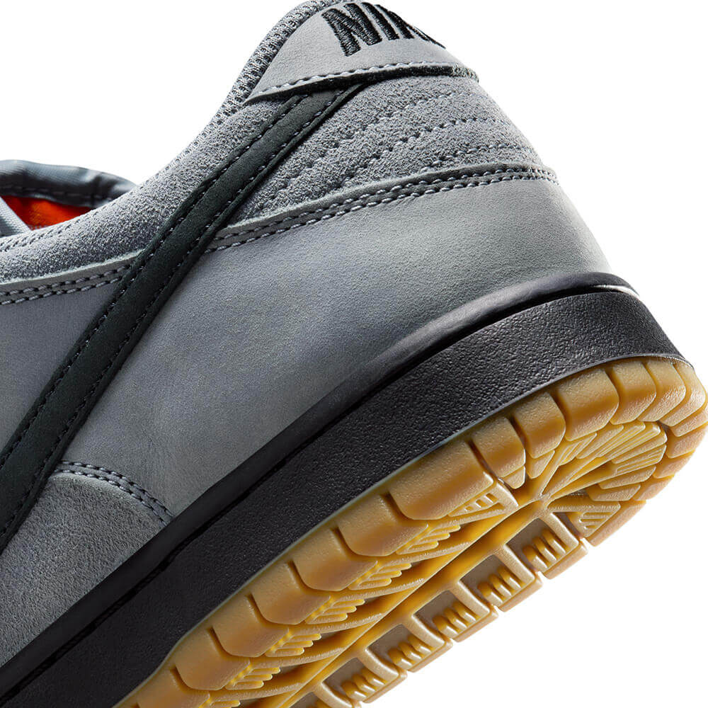 NIKE SB（ナイキエスビー）シューズ DUNK LOW PRO ISO（ORANGE LABEL）FJ1674-002 GREY BLACK 09