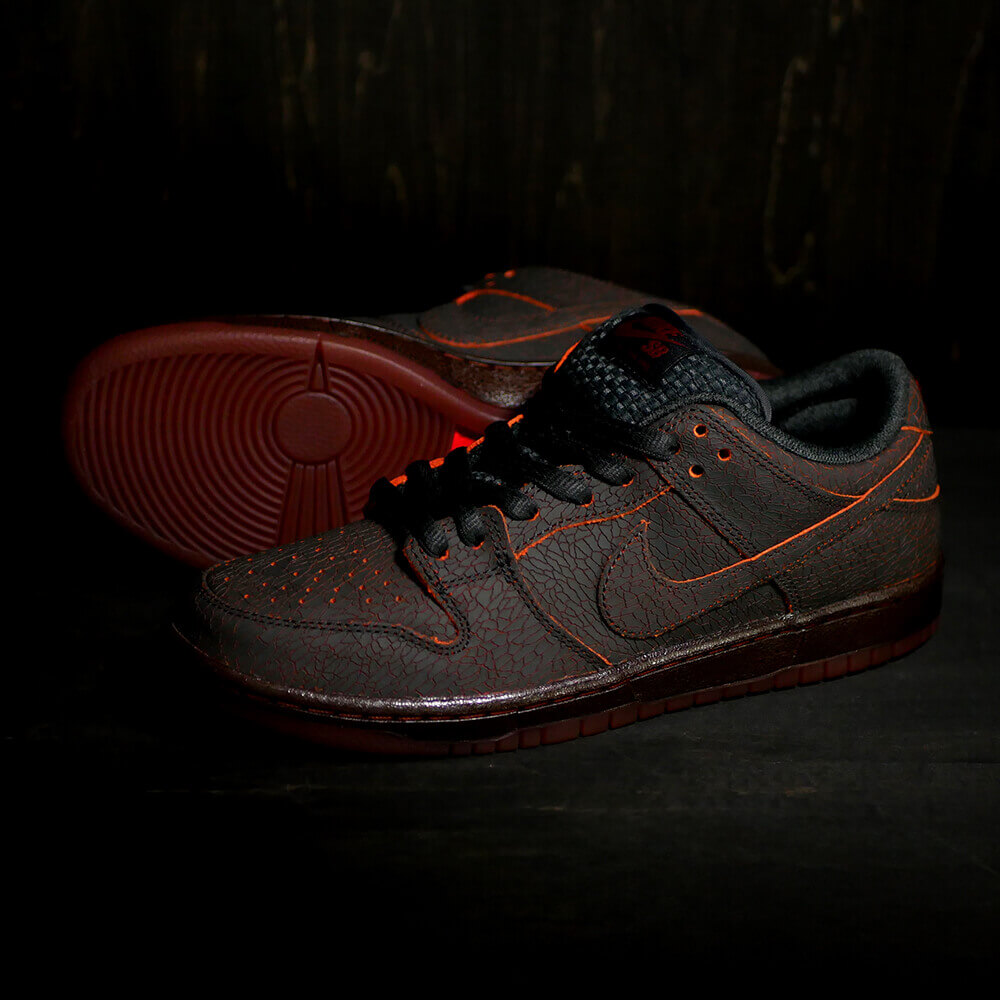 NIKE SB シューズ DUNK LOW PRO PRM "Krampus" HV1668-001 01
