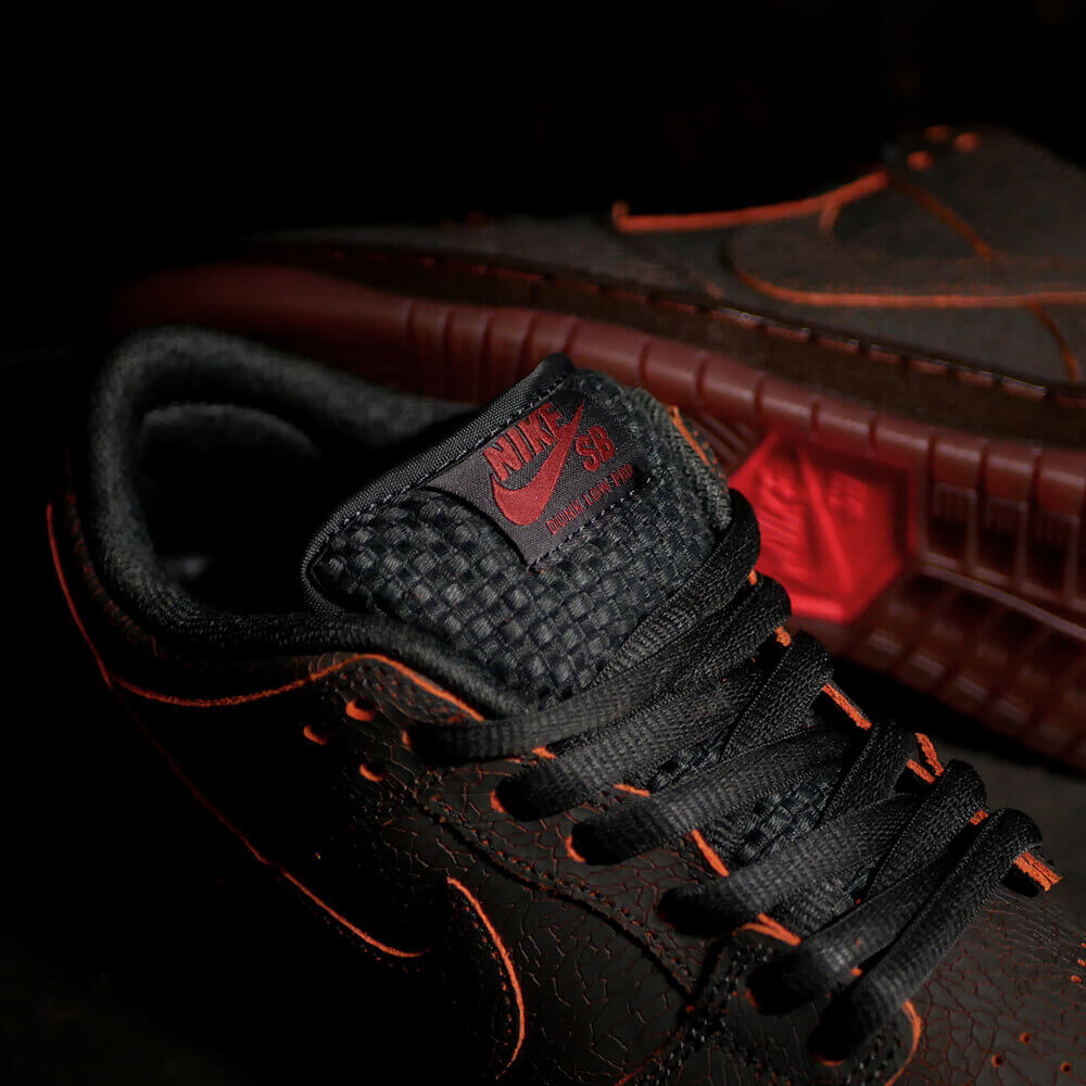 NIKE SB シューズ DUNK LOW PRO PRM "Krampus" HV1668-001 02