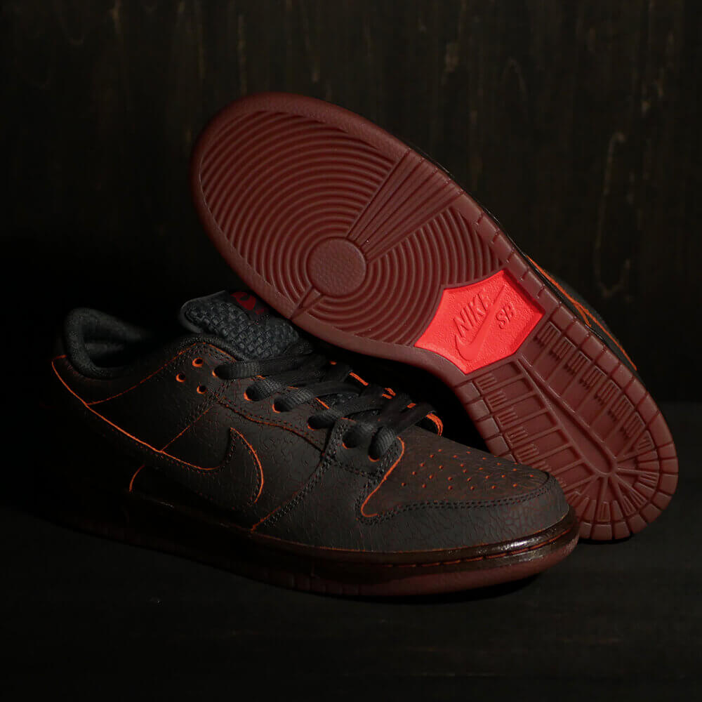 NIKE SB シューズ DUNK LOW PRO PRM "Krampus" HV1668-001 03