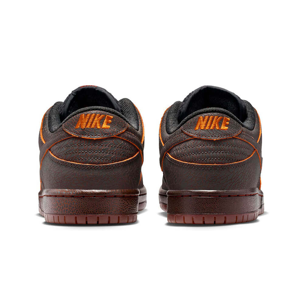 NIKE SB シューズ DUNK LOW PRO PRM "Krampus" HV1668-001 02