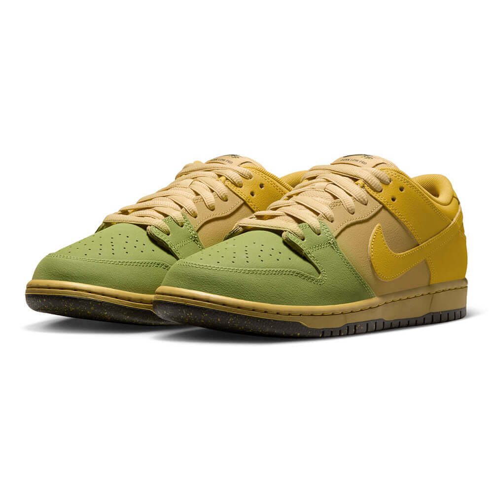 NIKE SB（ナイキエスビー）シューズ DUNK LOW PRO WC "Saffron Quartz" IO0427-300