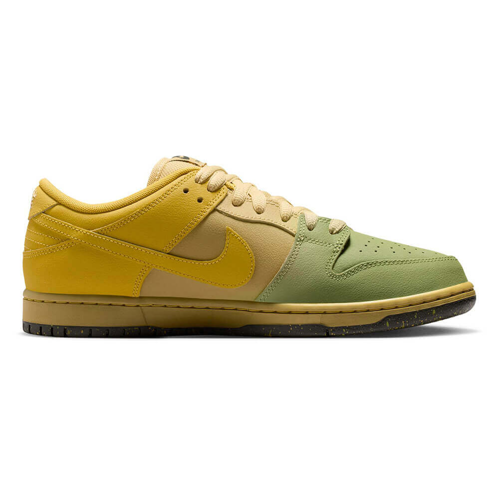 NIKE SB（ナイキエスビー）シューズ DUNK LOW PRO WC "Saffron Quartz" IO0427-300 05