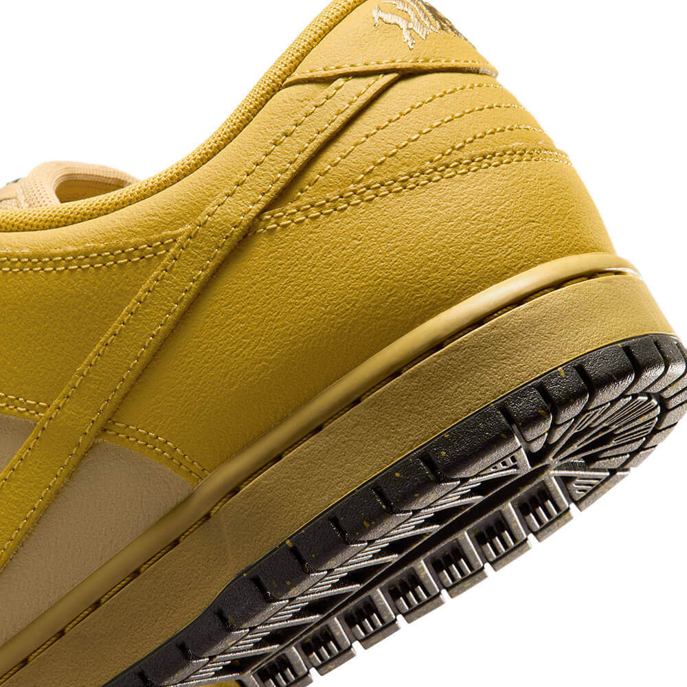 NIKE SB（ナイキエスビー）シューズ DUNK LOW PRO WC "Saffron Quartz" IO0427-300 09
